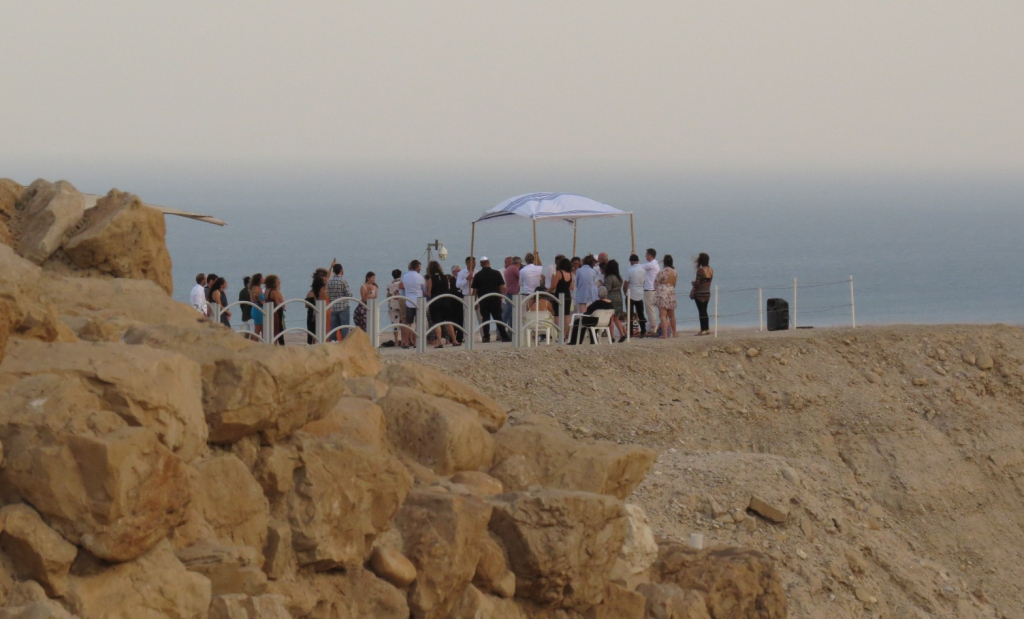 חופה חתונה בגן לאומי קומראן - צילם ערן קרוזל