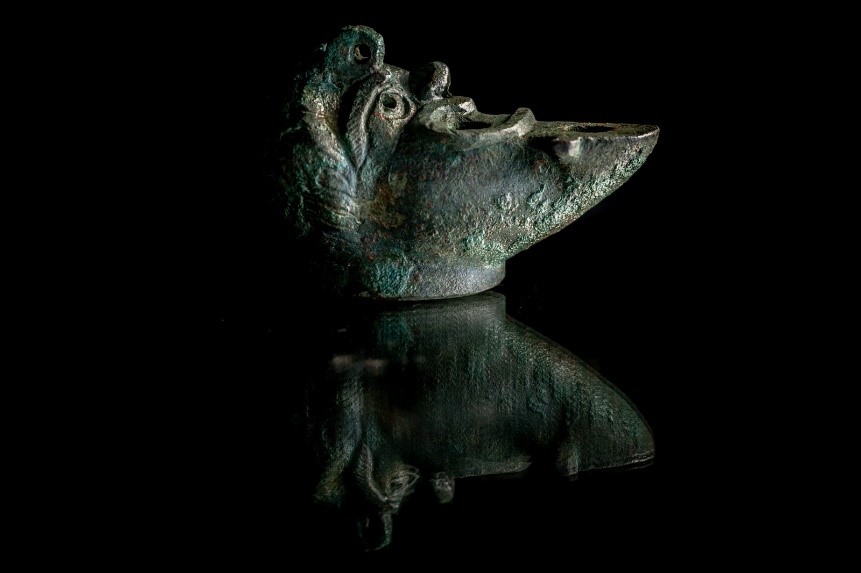 נר ברונזה - צילום קובי הראתי, עיר דוד